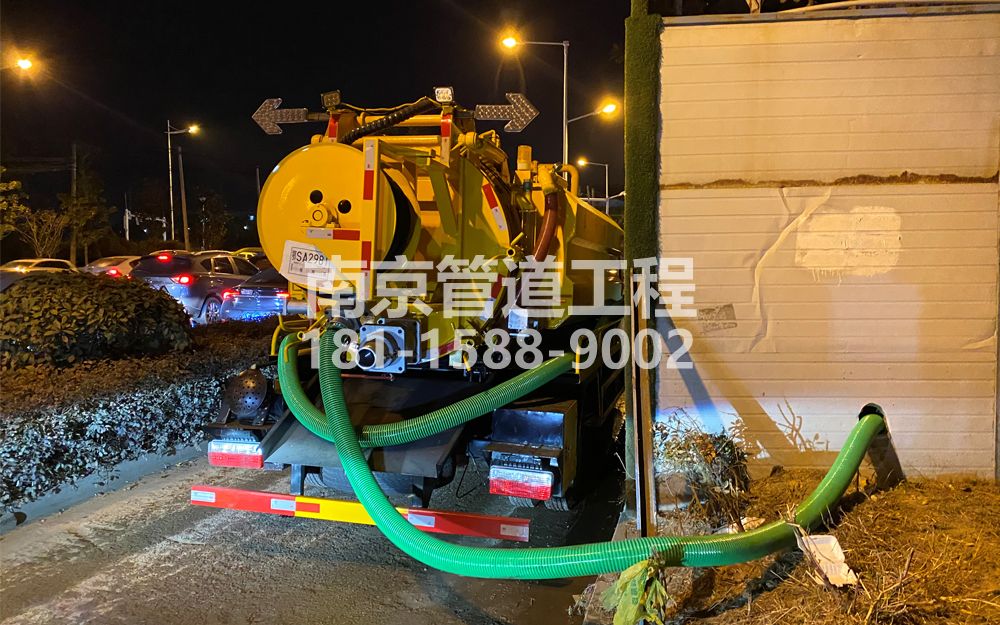 266天王临时工地抽粪